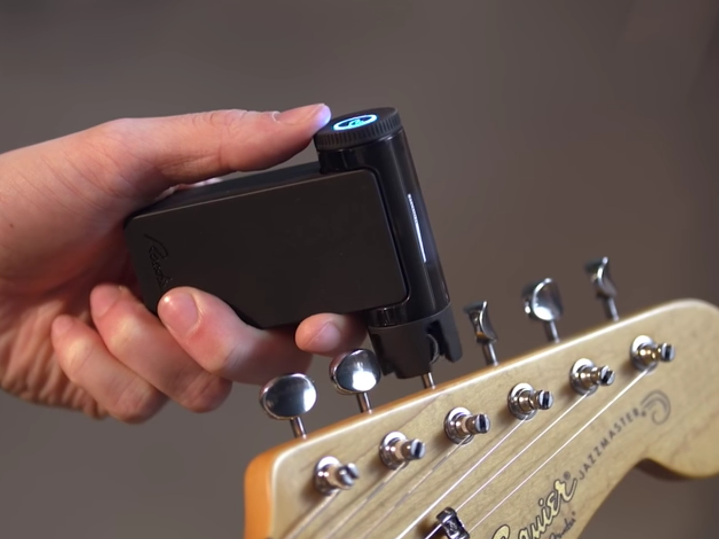 How to Tune a Guitar in Noisy Environments Roadie Music Blog
